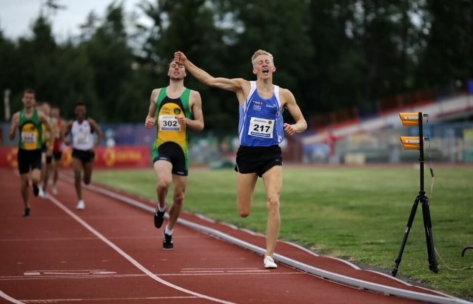 Even Brøndbo Dahl jubler etter å ha spurtslått Thomas Roth på 1500 meter. (Foto: Bjørn Hytjanstorp) Even Brøndbo Dahl jubler etter å ha spurtslått Thomas Roth på 1500 meter. (Foto: Bjørn Hytjanstorp)