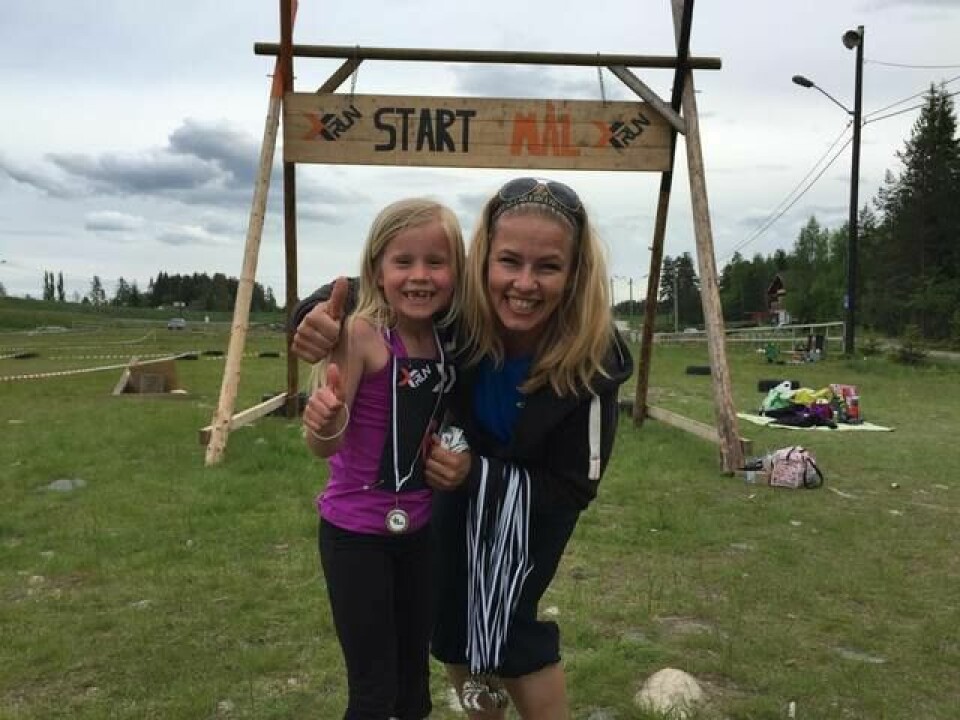 X-Run i strålende sol på Eidsvoll 2015.06.13_XRUN_Anita og medaljer_FOTO_Thomas Heimdal.jpg