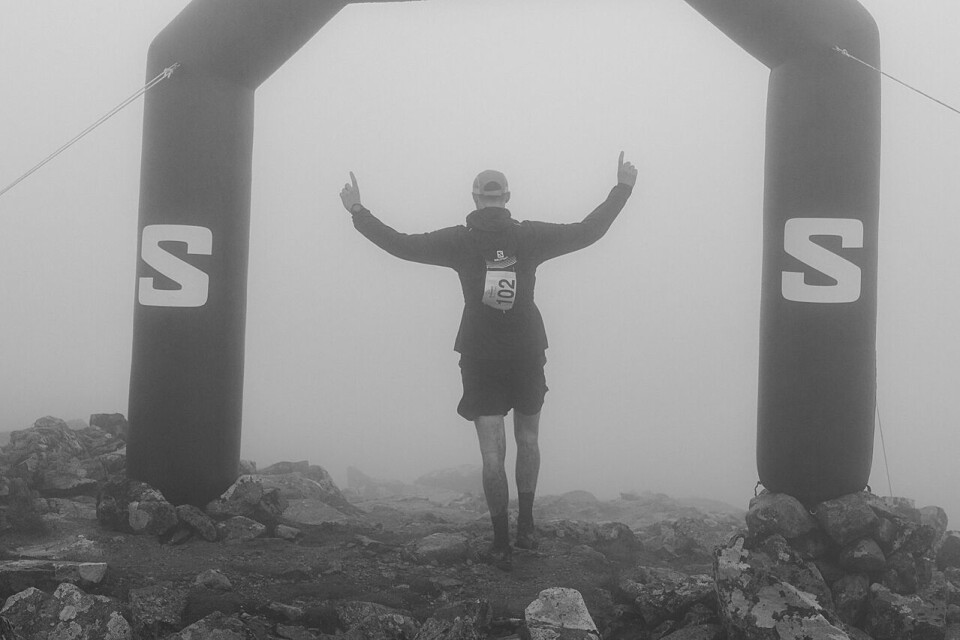 Det var tett tåke og regn som møtte deltagerne i Jotunheimen Trail Run. (Foto: Haakon Lundkvist) Det var tett tåke og regn som møtte deltagerne i Jotunheimen Trail Run. (Foto: Haakon Lundkvist)