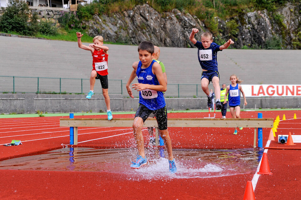 Slo et slag for hinderløp på Fana stadion _DSC1247.jpg