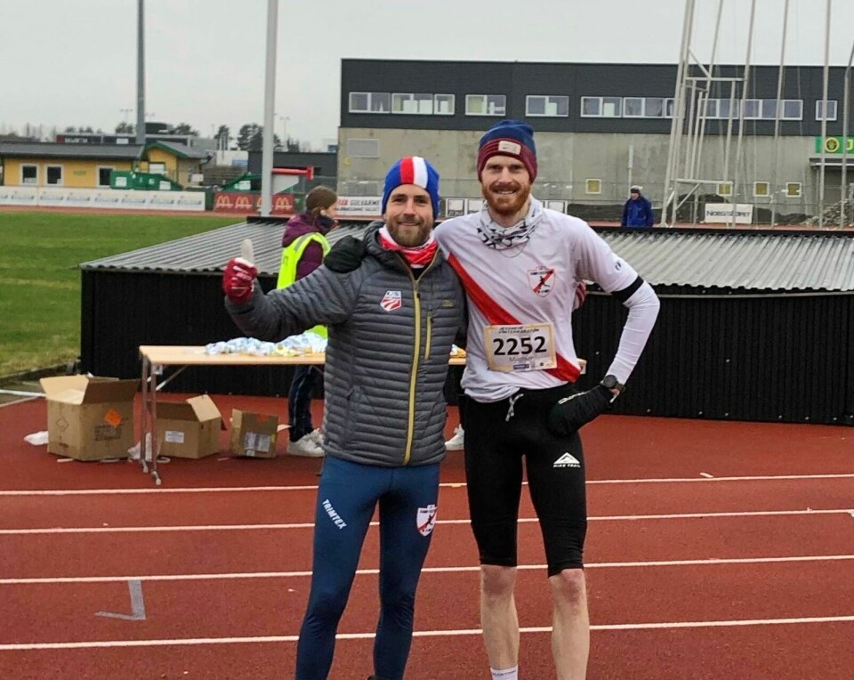 Magnus Erstad med norsk bestenotering på 50 km Magnus_Erstad_og_hare_Fredrik_Schwencke.jpg