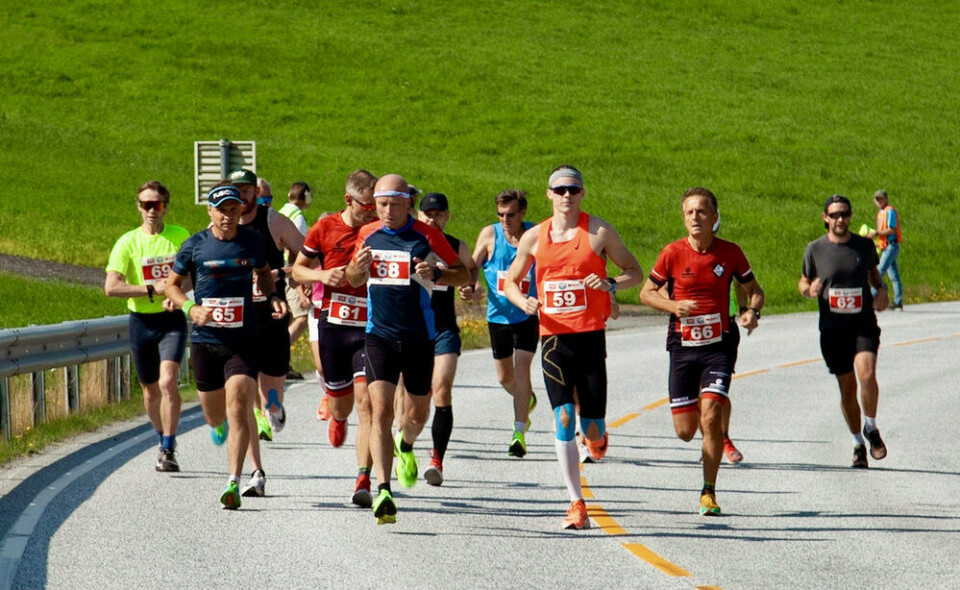 Joakim Bjørklund og Oda Synnøve Riste vant maraton i Hornindal Maraton_Start_1000x614.jpg