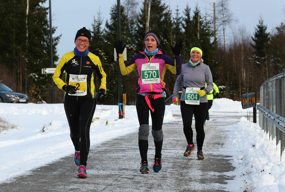 Jessheim Vintermaraton på fint vinterføre (mange bilder) Blide-damer.jpg