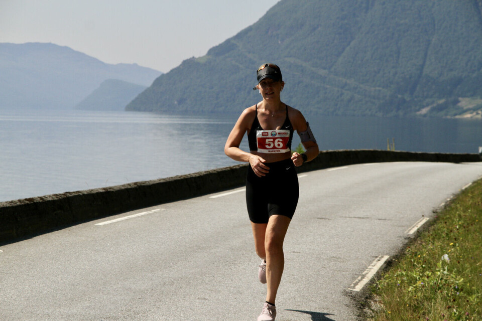Joakim Bjørklund og Oda Synnøve Riste vant maraton i Hornindal Maraton_kvinne_vinner