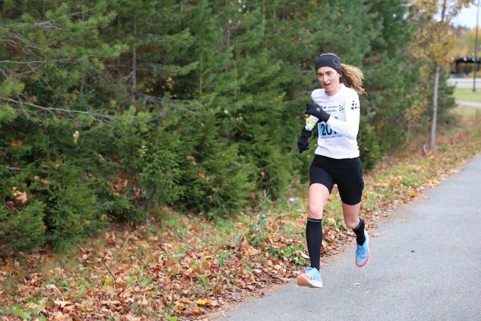 Tone Fløttum og Frode Stenberg best på halvmaraton i Lørenskogløpet 5,3 km - kvinner- 1 plass - BIB 207.JPG