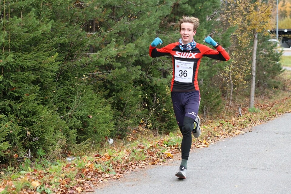 Tone Fløttum og Frode Stenberg best på halvmaraton i Lørenskogløpet 5,3 km - herrer - 1 plass - BIB 36.JPG