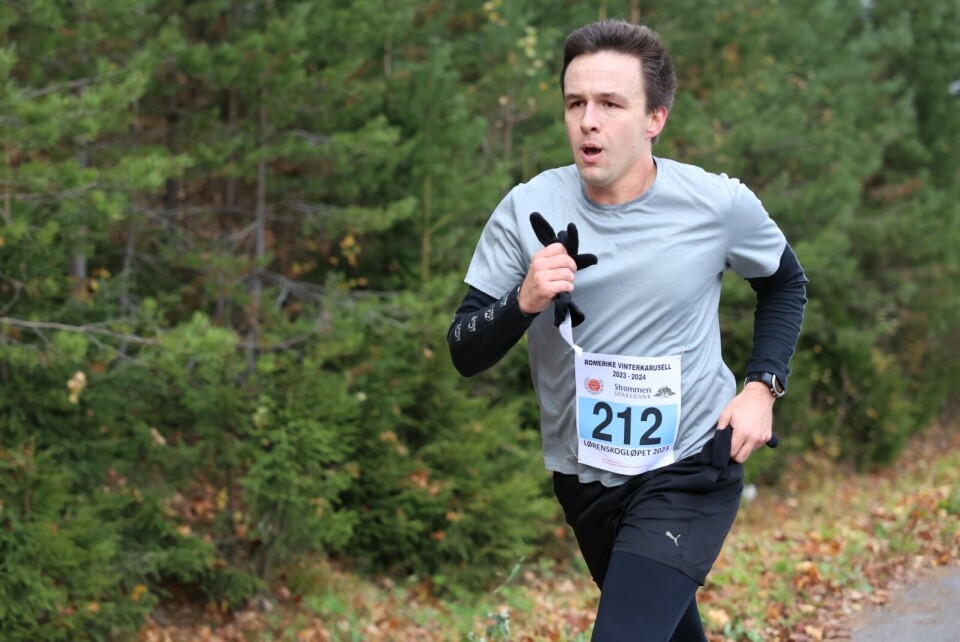 Tone Fløttum og Frode Stenberg best på halvmaraton i Lørenskogløpet 5,3 km - herrer - 2 plass - BIB 212.JPG