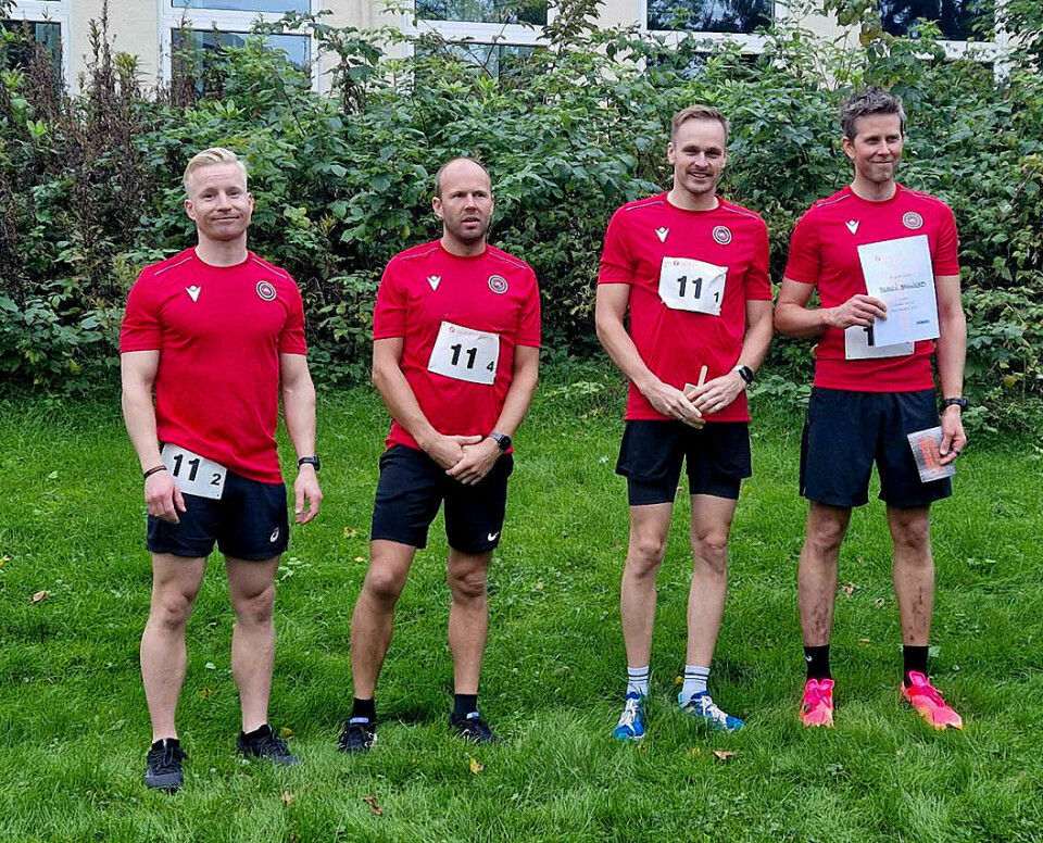 15 lag kjempet i bedriftsstafett rundt Tveitevannet i Bergen Vinner herreklasse.jpg