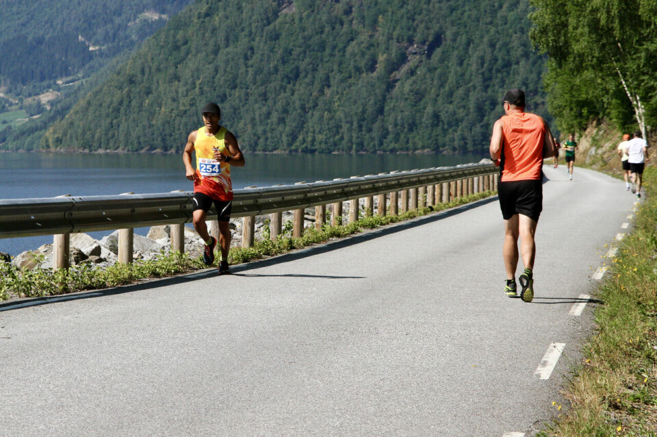 Joakim Bjørklund og Oda Synnøve Riste vant maraton i Hornindal 10km_beste_mann_stnr_254