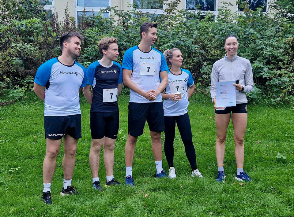 15 lag kjempet i bedriftsstafett rundt Tveitevannet i Bergen Vinner miksklasse.jpg