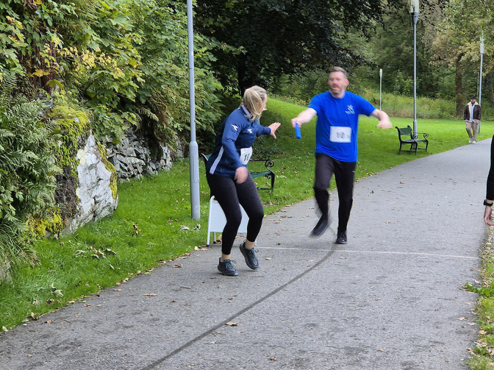 15 lag kjempet i bedriftsstafett rundt Tveitevannet i Bergen Veksling b.jpg