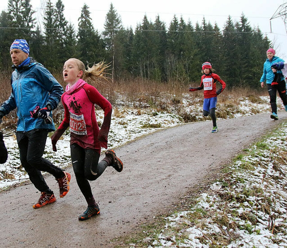 Knutsmoen og Aaslund vant et meget gjørmete Råskinn kledt i hvitt J1011_Amalie_Nitteberg_NesoddenIF_IMG_5764.jpg