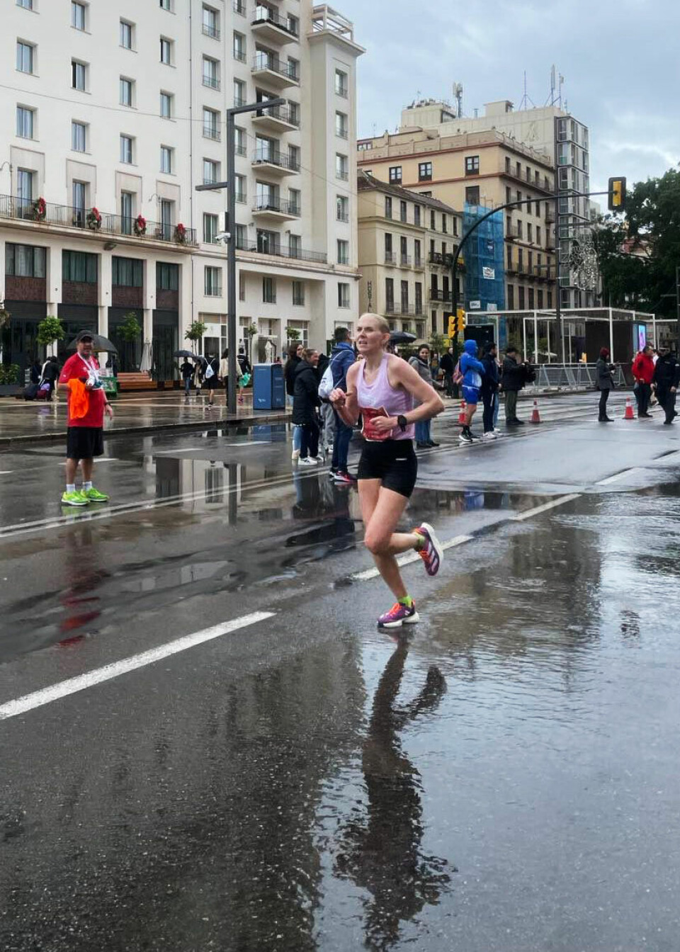 Astrid Brathaug Sørset godt fornøyd med maratondebuten i Malaga Astrid-Brathaug-Soerset-vannspeil.jpg