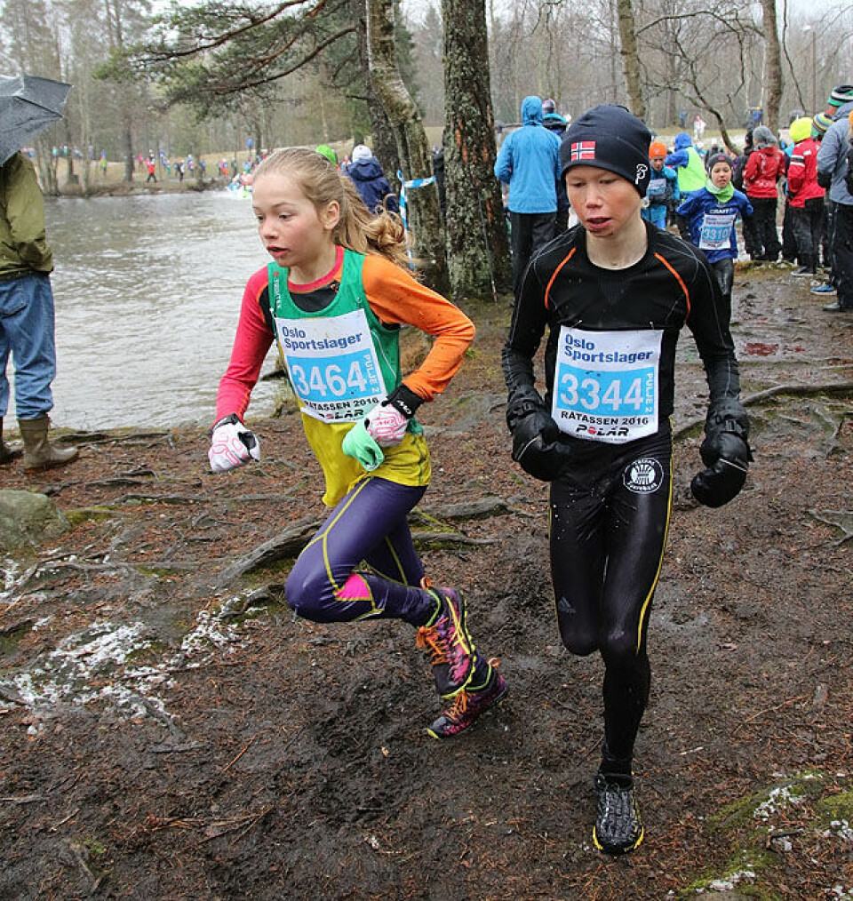 Knutsmoen og Aaslund vant et meget gjørmete Råskinn kledt i hvitt J1213_Julie_Hammer_ULL-Kisa_nr6_G1213_Jonas_Hoelsveen_Raufoss_Langrernn_nr16_IMG_5682.jpg