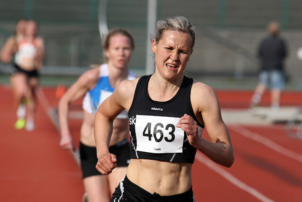 Pernilla Eugenie Epland fra Stord har mest krefter på slutten av sin 3000 meter og drar fra Lena Selen. Pernilla Eugenie Epland fra Stord har mest krefter på slutten av sin 3000 meter og drar fra Lena Selen.