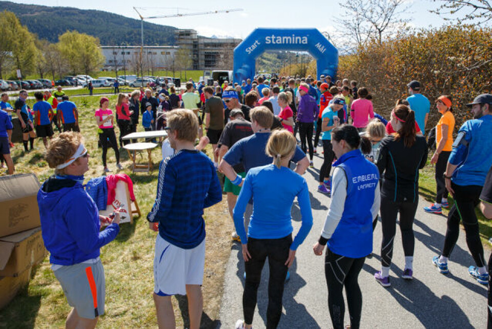 I 2015 deltok 51 kvinner av totalt 176 løper under Ålesund Maraton. Arrangøren håper på enda flere kvinner i løypa langs Brusdalsvatnet 14. mai. Foto: Pål André Måseidvåg I 2015 deltok 51 kvinner av totalt 176 løper under Ålesund Maraton. Arrangøren håper på enda flere kvinner i løypa langs Brusdalsvatnet 14. mai. Foto: Pål André Måseidvåg