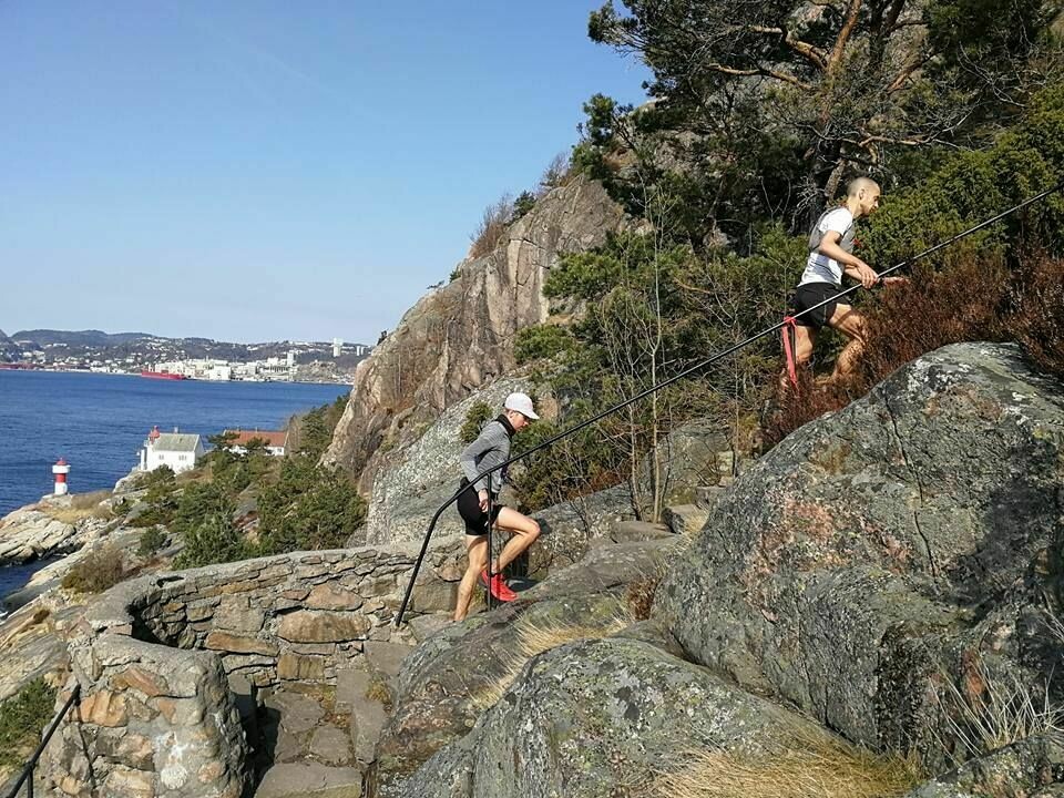 Terreng-NM i april på distanser fra 1900 meter til 60 km Trappeklatring pÃ¥ Odderøya var et nytt innslag i Ã¥rets alternative løype. Arrangørfoto