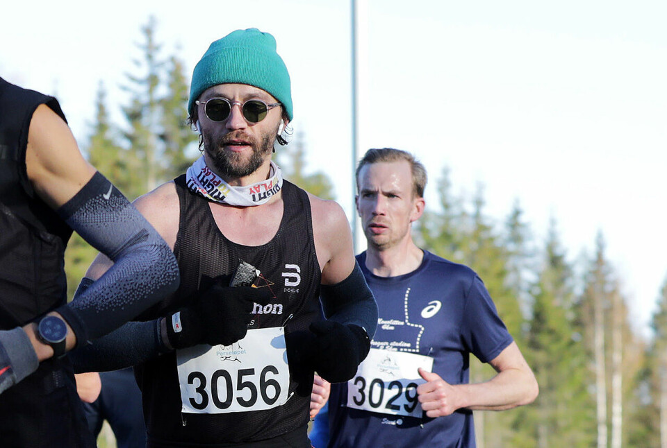Musiker Sondre Lerche har i lengre tid hatt mål om å løpe under 3 timer på maraton. I helga gikk drømmen i oppfyllelse. (Foto: Bjørn Hytjanstorp) Musiker Sondre Lerche har i lengre tid hatt mål om å løpe under 3 timer på maraton. I helga gikk drømmen i oppfyllelse. (Foto: Bjørn Hytjanstorp)