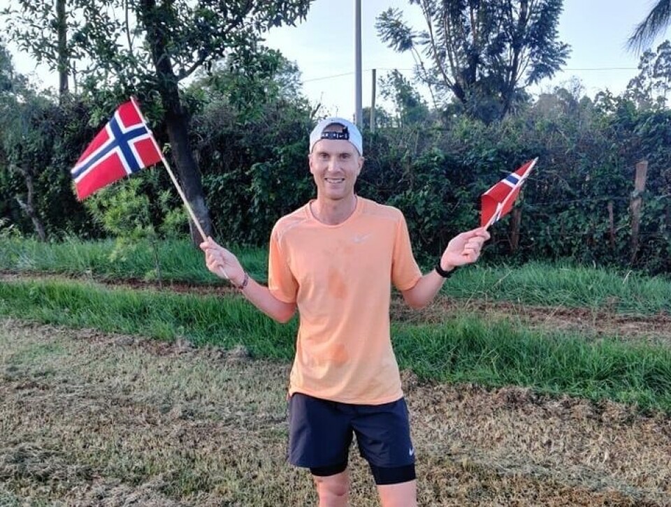 Sondre Norstad Moen feirer nasjonaldagen i Kenya blant annen med å løpe 17. mairaton. (Foto: Nils Forreløkken) Sondre Norstad Moen feirer nasjonaldagen i Kenya blant annen med å løpe 17. mairaton. (Foto: Nils Forreløkken)