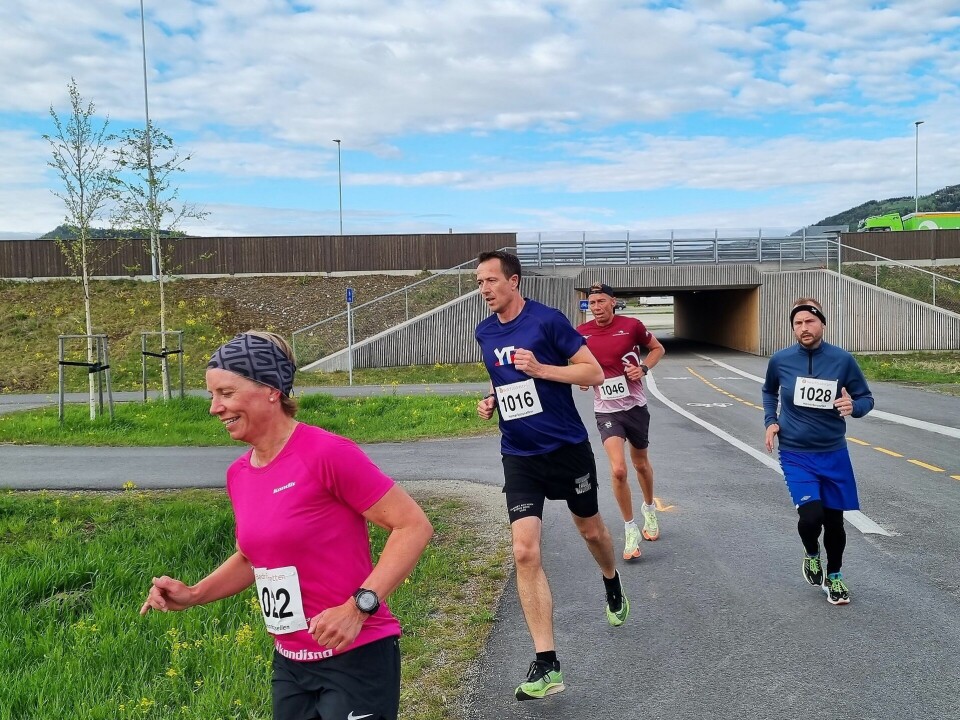 Rekorddeltakelse for Hamarkarusellen i Mjøsparkløpet Esther Innselset foran.jpg