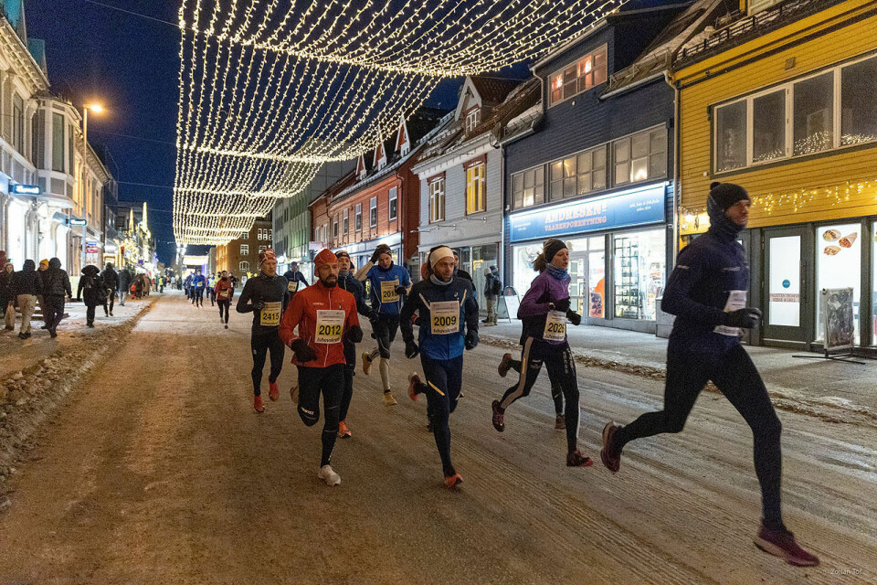 Yngvild Kaspersen var best av alle på maraton i Mørketidsløpet i Tromsø 323425203_3381358235451930_5105654082905377282_n.jpg