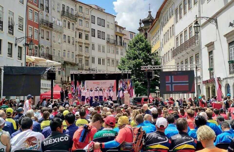 Hans Smedsrød og Henriette Albon beste norske i VM terrengultra Norges_lag_scenen_fotoEllaMarieVangsnes.jpg