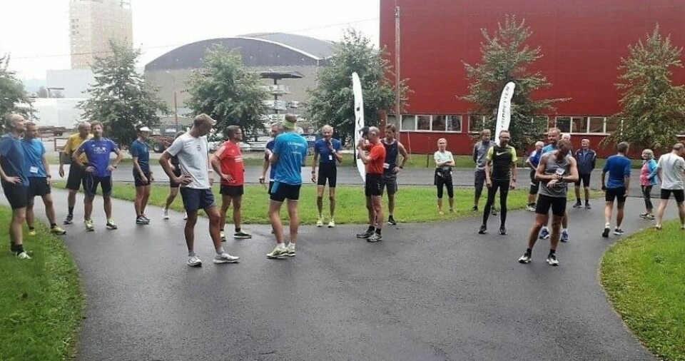 Marit Aamdal og Henning Mortensen vant RVTs gå-jogg Start_med_ryggen_til.jpg