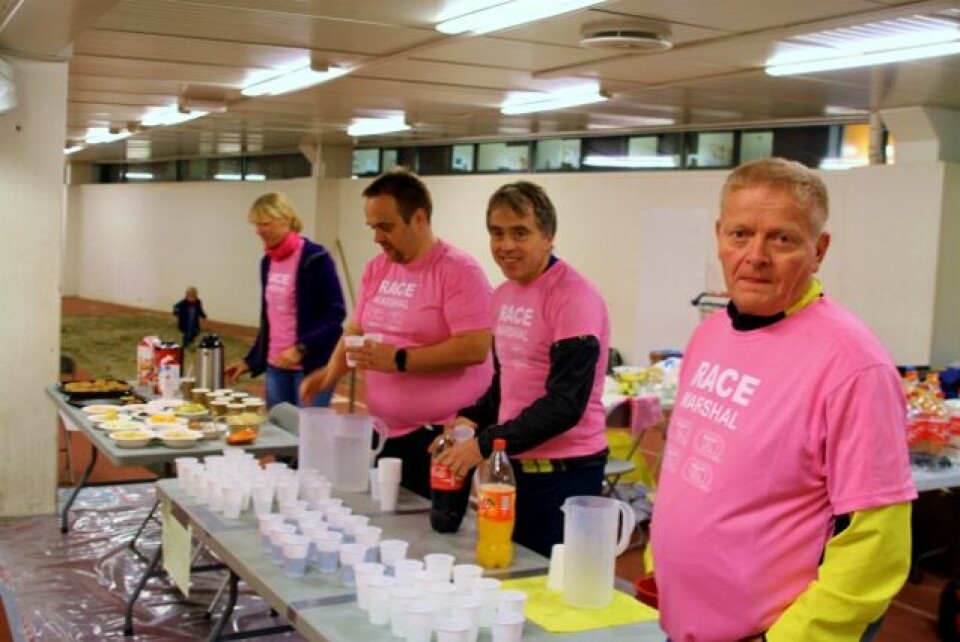 Sjåvik, med norsk rekord, og Öjefelt vant Bislett 48-timers IMG_6142_Rosa-supportere.jpg