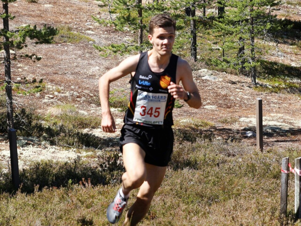 Odd Gundersen Sagbakken på oppløpet i sitt suverene sol(o)løp lørdag. (Foto: Arne Heimdal) Odd Gundersen Sagbakken på oppløpet i sitt suverene sol(o)løp lørdag. (Foto: Arne Heimdal)