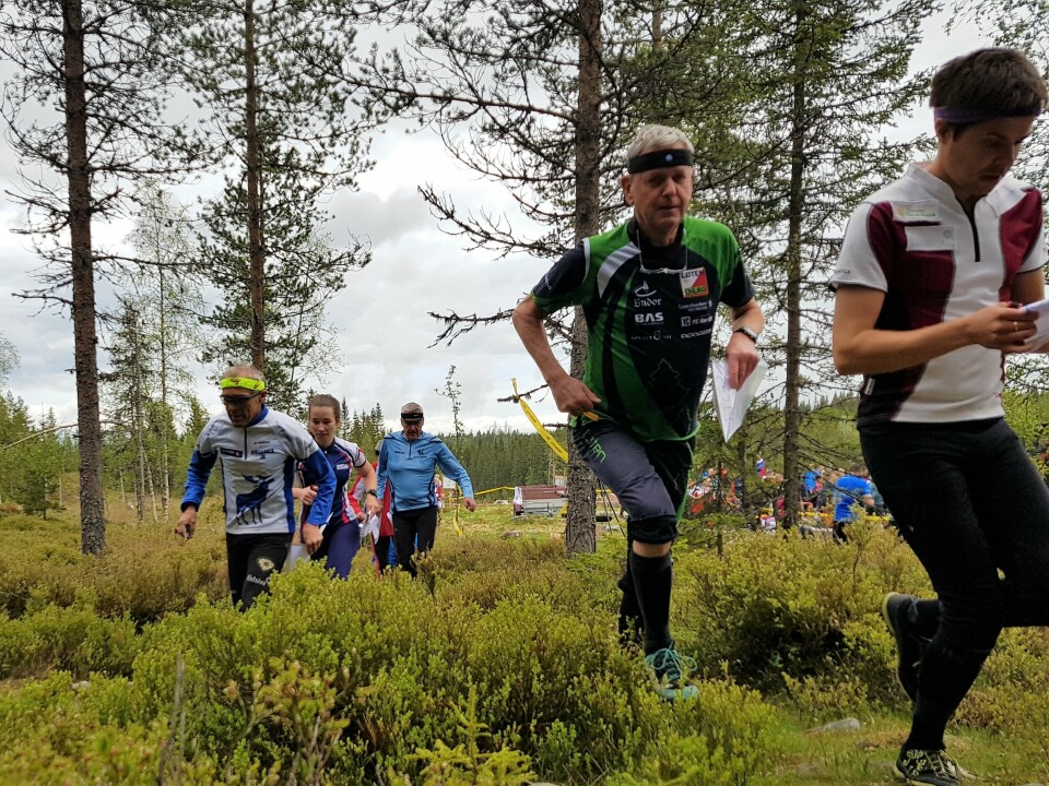 Bedrift o-løp med parstafett i Vangsåsen L¢pere ut fra start Parstaffet 6 etapper.jpg