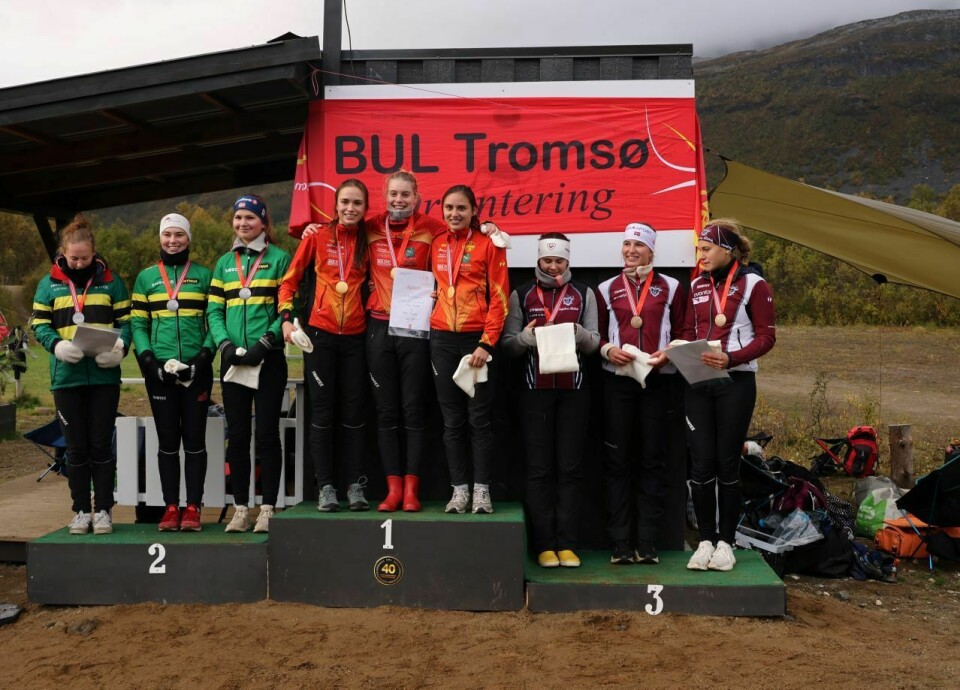 BUL Tromsø og Nydalen vant NM stafetten for junior 01NMpalldamer