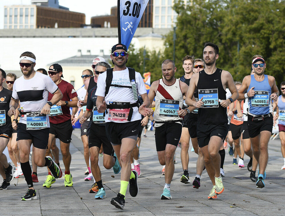 Det var 1816 fullførende deltakere på maraton. Her er gruppa som hadde mål om å komme under den magiske grensa på tre timer. (Foto: Bjørn Johannessen) Det var 1816 fullførende deltakere på maraton. Her er gruppa som hadde mål om å komme under den magiske grensa på tre timer. (Foto: Bjørn Johannessen)