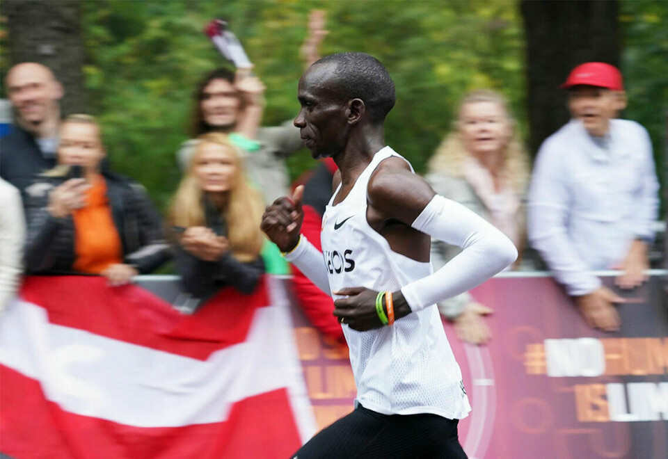 Eliud Kipchoge tok nok en triumf. På overbevisende måte! (Arkivfoto: INEOS 1:59 Challenge) Eliud Kipchoge tok nok en triumf. På overbevisende måte! (Arkivfoto: INEOS 1:59 Challenge)