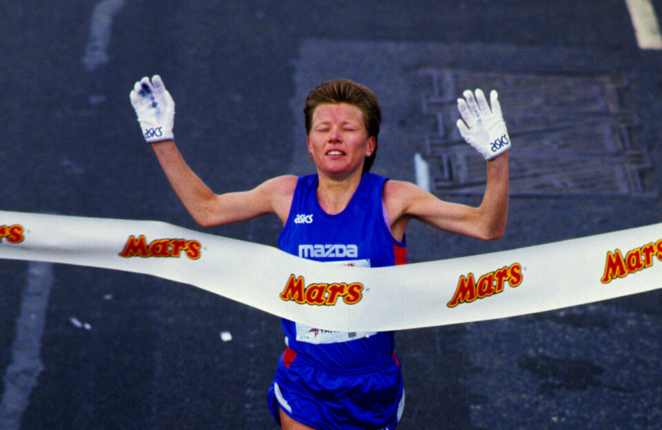 London-legende: Ingrid Kristiansen vant London Marathon fire ganger og satte verdensrekord de med 2.21.06 i 1985. Her ser vi henne løpe inn til sin tredje seier i 1987. (Foto: Mark Shearman) London-legende: Ingrid Kristiansen vant London Marathon fire ganger og satte verdensrekord de med 2.21.06 i 1985. Her ser vi henne løpe inn til sin tredje seier i 1987. (Foto: Mark Shearman)