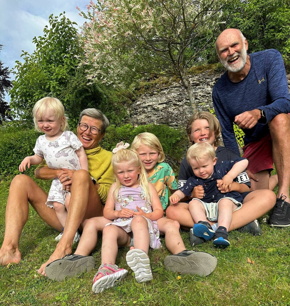 Ingrid Kristiansen – skiløperen som ble verdens beste langdistanseløper Ingrid-og-Arne-Kristiansen-med-barnebarn-foto-privat.jpg