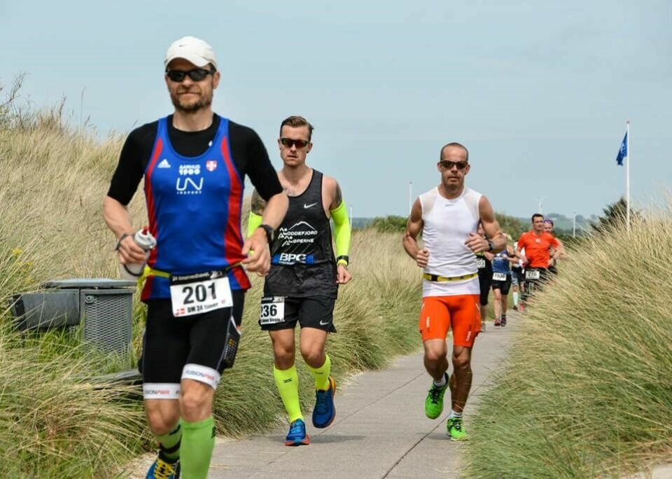 Stian Andersen løp 183 km i '24 timer ved Havet' (Sæby) Løp_på_heller.jpg