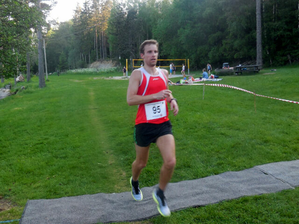 Per Erik Monsrud går i mål som vinner av Bæreia rundt. (Foto: Liv-Berit Roland) Per Erik Monsrud går i mål som vinner av Bæreia rundt. (Foto: Liv-Berit Roland)