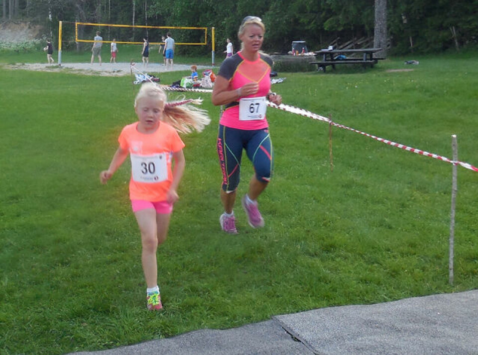 Per Erik Monsrud suveren i Bæreia rundt Emilie_og_Christina_Ruud_Lia.jpg