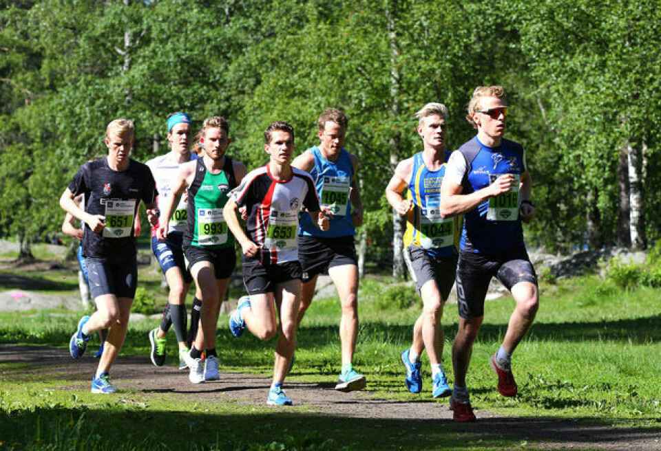 Sletten og Baartvedt vant HOT Nordmarka Skogsmaraton Halvmaraton-etter-1km.jpg