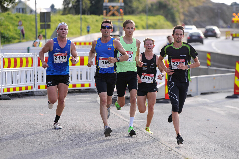 De beste løperne i 5- og 10km-løypen holder sammen på den første runden. De beste løperne i 5- og 10km-løypen holder sammen på den første runden.