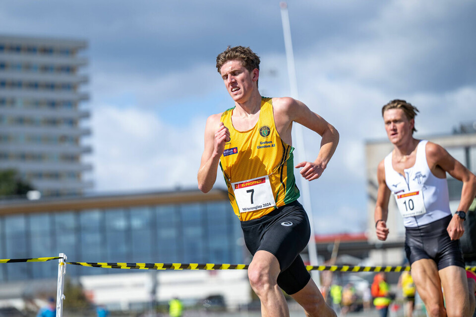 Andreas Fjeld Halvorsen fikk en fin gjennomkjøring før banesesongen da han som juniorløper bød seniorløperne opp til dans i NM terrengløp på Bjerkebanen i Oslo. (Foto: Samuel Hafsahl) Andreas Fjeld Halvorsen