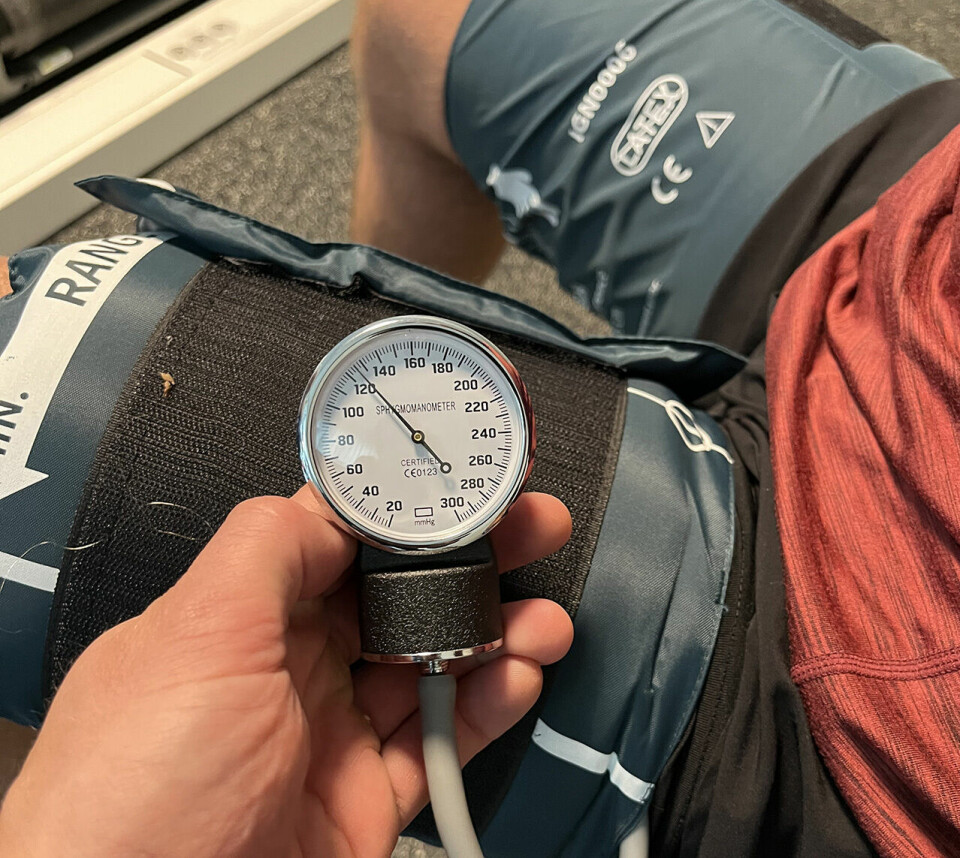Når okklusjonstrening gjennomføres, må blodstrømmen begrenses til antatt riktig nivå. (Foto: Øystein Grønbech Nyland) Når okklusjonstrening gjennomføres, må blodstrømmen begrenses til antatt riktig nivå. (Foto: Øystein Grønbech Nyland)