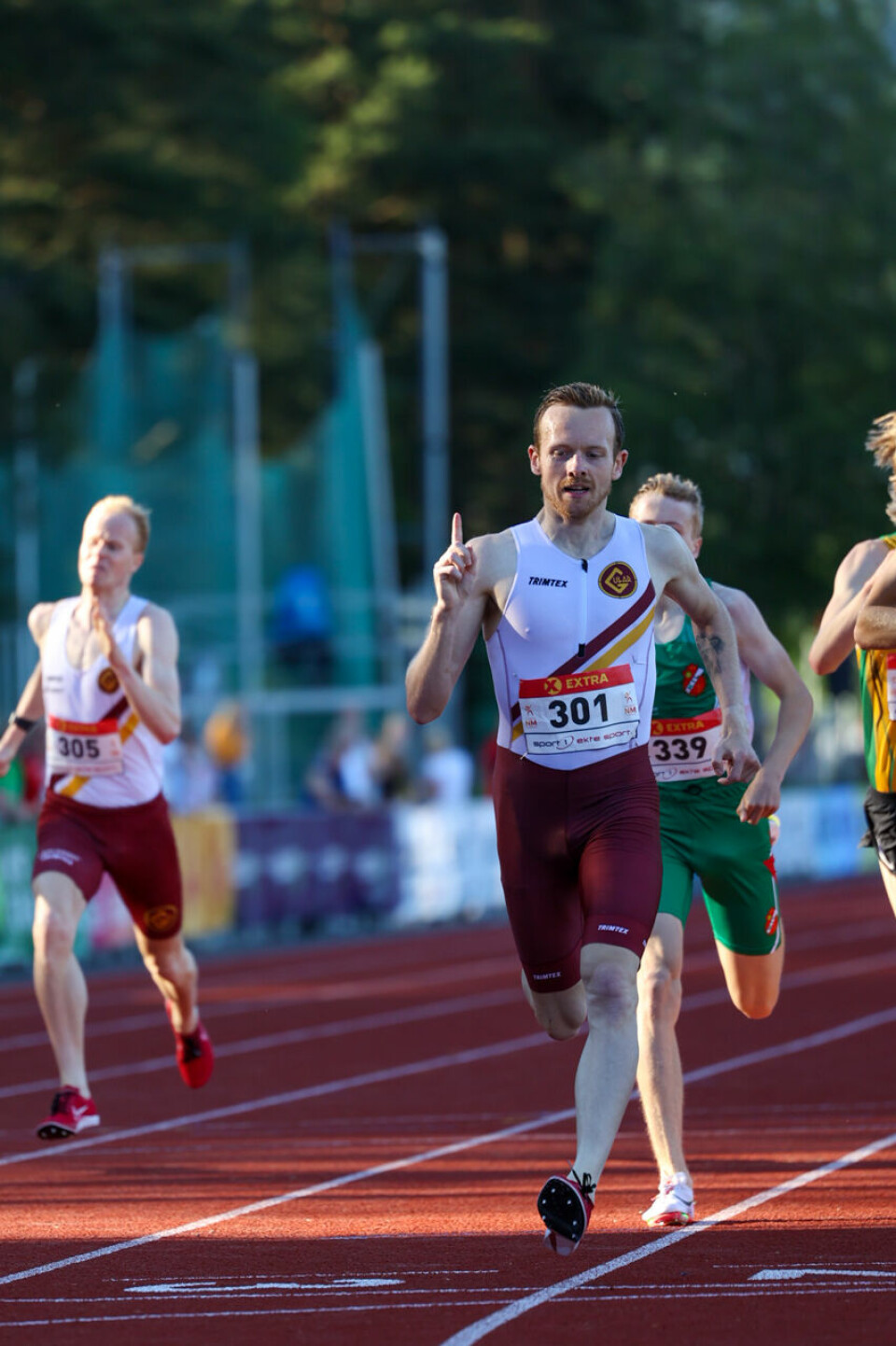 Favorittene tok seg greit til finalen på 1500 meter for menn H2 301 mål.jpg
