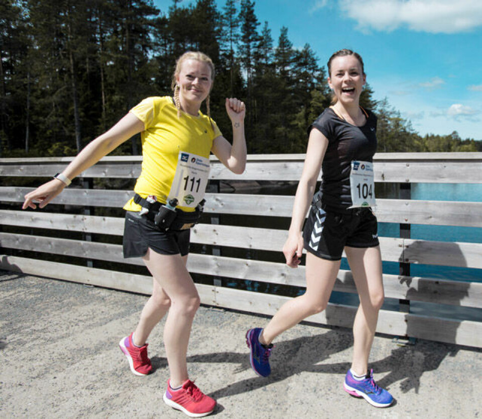 Sletten og Baartvedt vant HOT Nordmarka Skogsmaraton Maraton_Marte_Gilje_Heidi_Bringedal_sammen_over_maal_OMSM_59.jpg