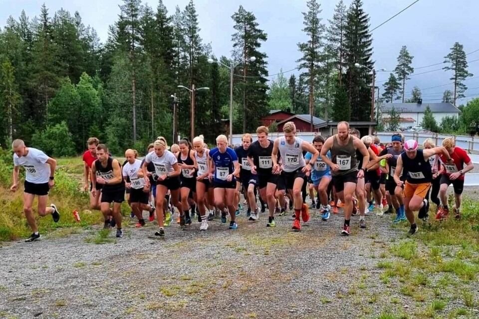 Fra starten på 10 km i fjor med 82 løpere i feltet og vinneren Mikkel Blikstad Thomassen helt til venstre. (Foto fra Trysilmilas facebookside) Fra starten på 10 km i fjor med 82 løpere i feltet og vinneren Mikkel Blikstad Thomassen helt til venstre. (Foto fra Trysilmilas facebookside)