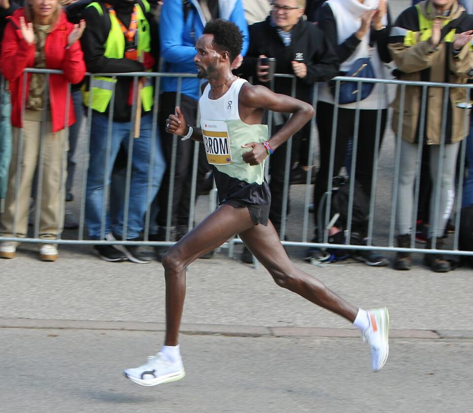 Et ras av rekorder i Copenhagen Half, men norgesrekorden overlevde Zerei_Mezngi_etter_20-3_km foto_Einar_Soendeland_1C2A3964.jpg