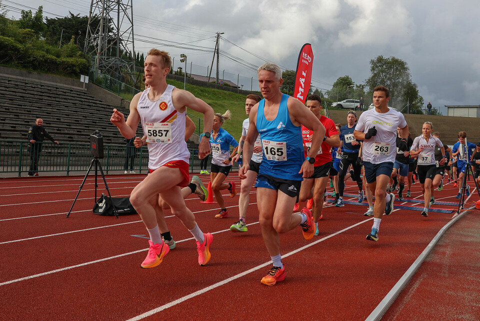 Første pulje går ut. Ken Tony Johansen og Andre Skråmestø setter fart. (Alle foto: Arne Dag Myking) Starten på Sommerkarusellen