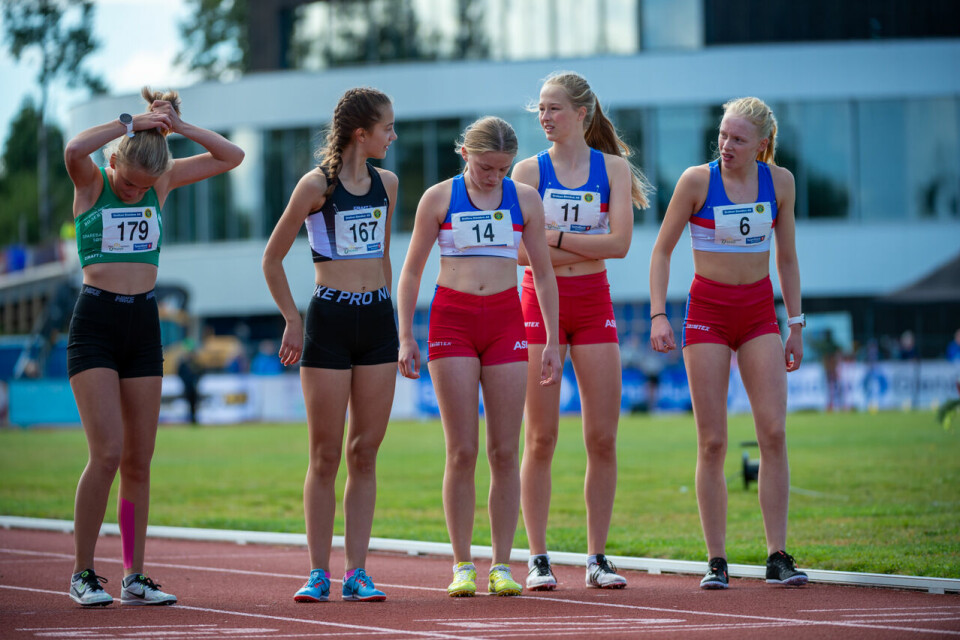 UM 2020: Malin Hoelsveen (J15) og Andreas Fjeld Halvorsen (G15) vant 2000 meter J17_2000m_start_DSC0198.jpg