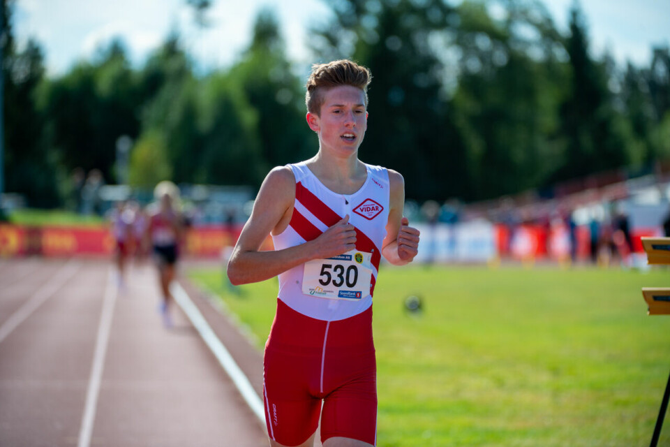UM 2020: Malin Hoelsveen (J15) og Andreas Fjeld Halvorsen (G15) vant 2000 meter G15_2000m_Heat2_Andreas Fjeld Halvorsen (530)_Mål_DSC0316.jpg