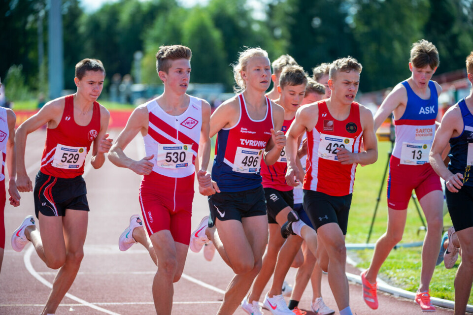 UM 2020: Malin Hoelsveen (J15) og Andreas Fjeld Halvorsen (G15) vant 2000 meter G15_2000m_Heat2_Start_DSC0274.jpg